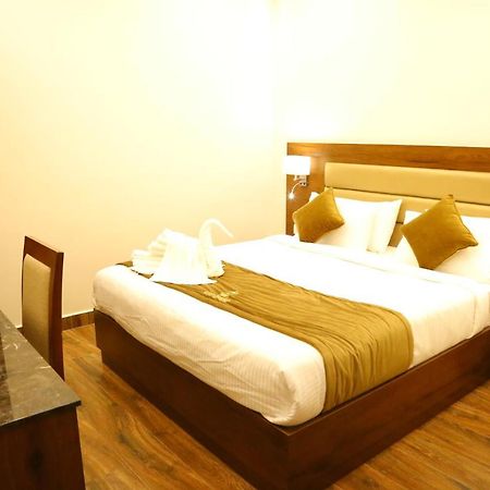 Vsr Grand Hotel Madanapalle Kültér fotó