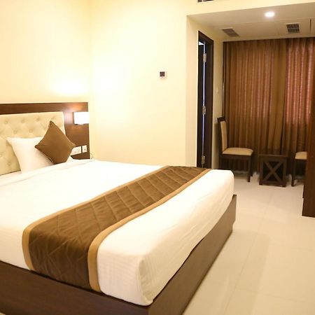 Vsr Grand Hotel Madanapalle Kültér fotó