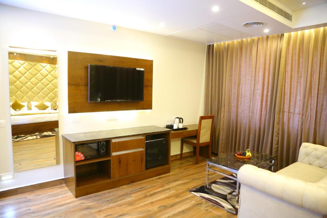 Vsr Grand Hotel Madanapalle Kültér fotó