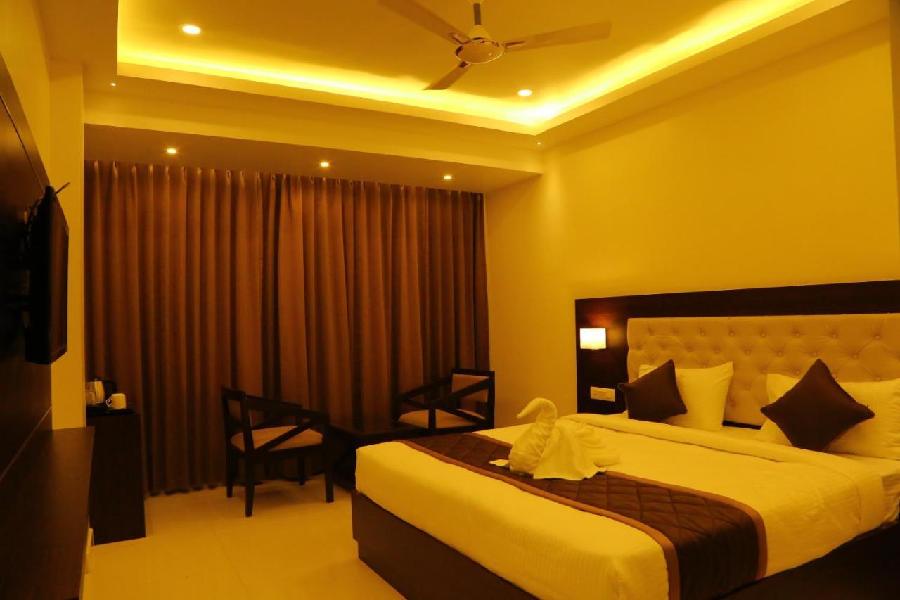 Vsr Grand Hotel Madanapalle Kültér fotó