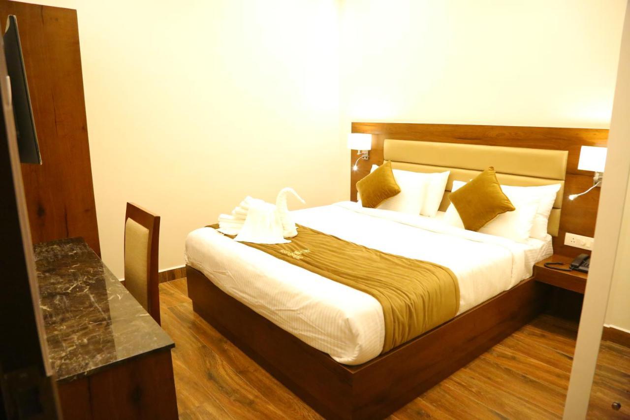 Vsr Grand Hotel Madanapalle Kültér fotó