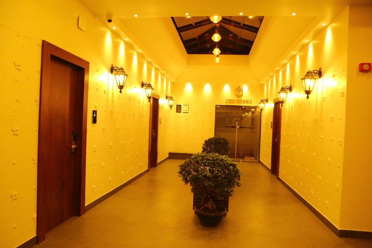 Vsr Grand Hotel Madanapalle Kültér fotó