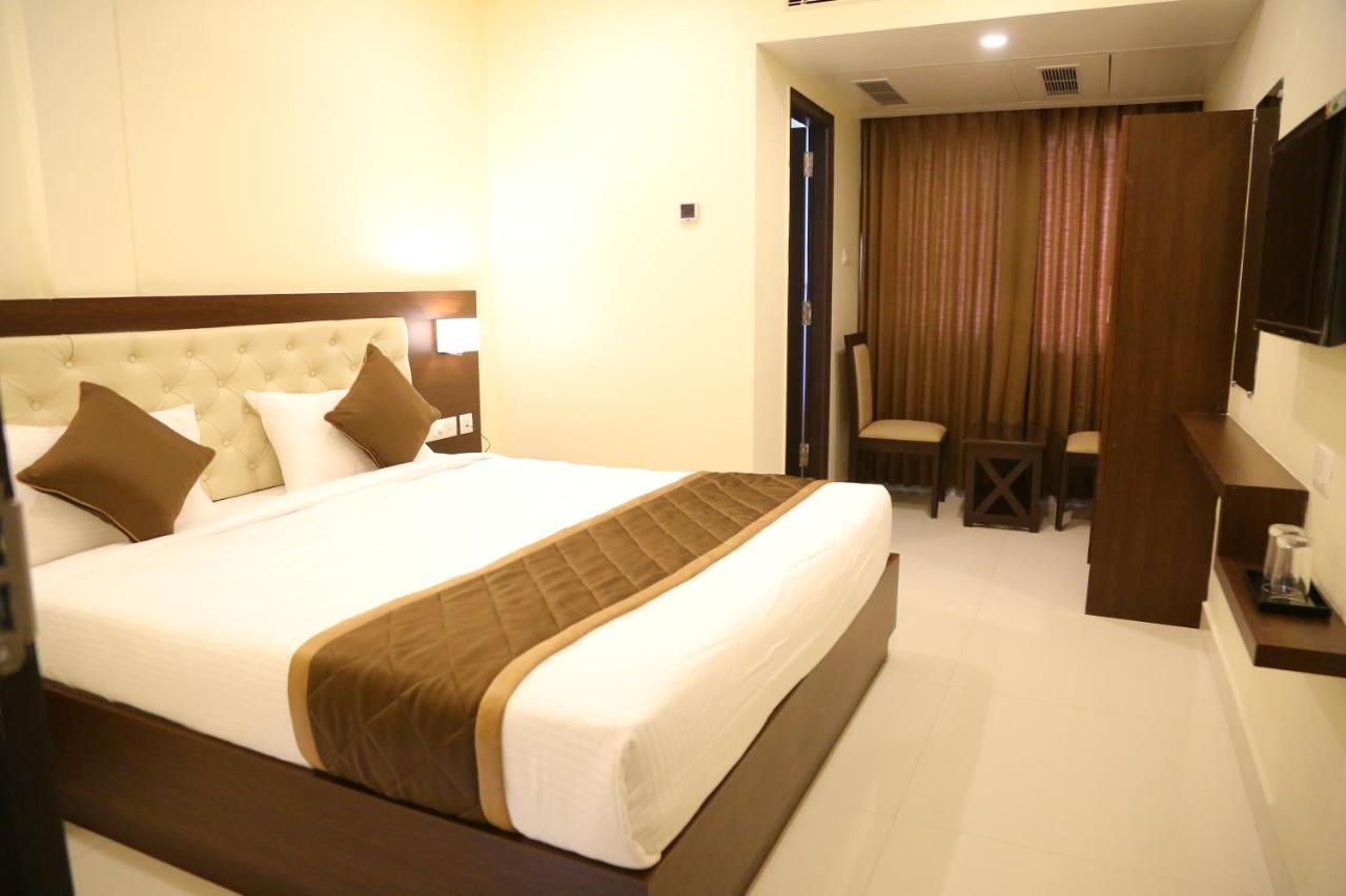 Vsr Grand Hotel Madanapalle Kültér fotó