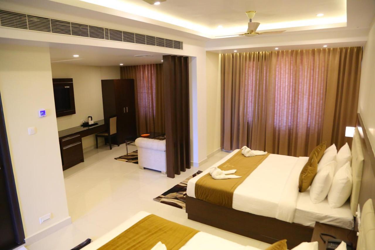 Vsr Grand Hotel Madanapalle Kültér fotó