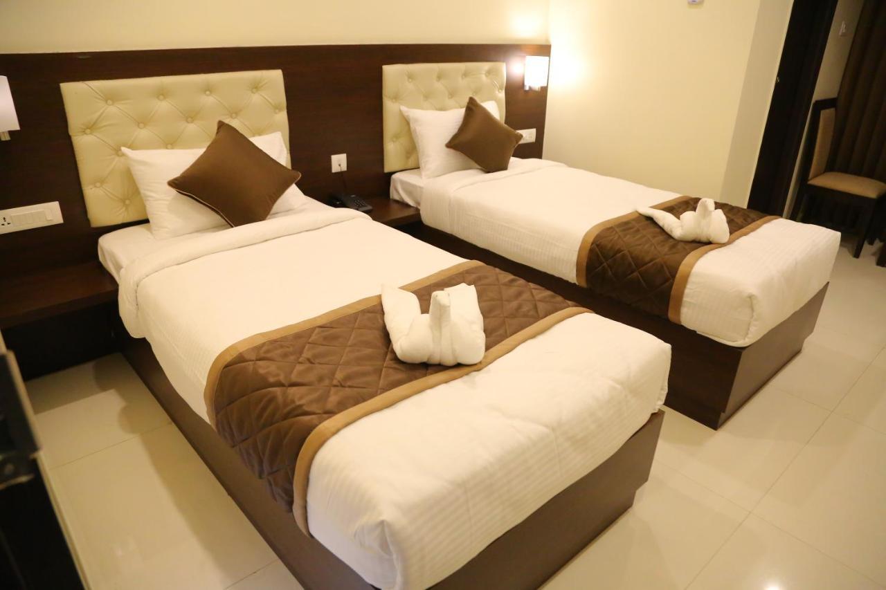 Vsr Grand Hotel Madanapalle Kültér fotó