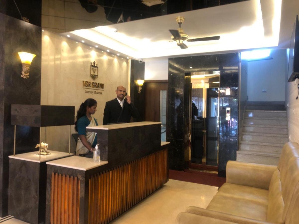 Vsr Grand Hotel Madanapalle Kültér fotó