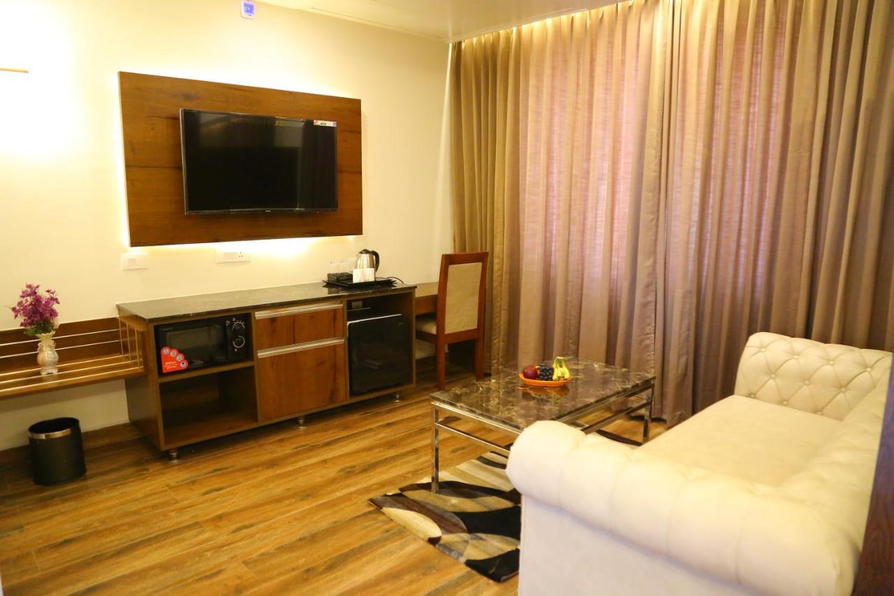 Vsr Grand Hotel Madanapalle Kültér fotó
